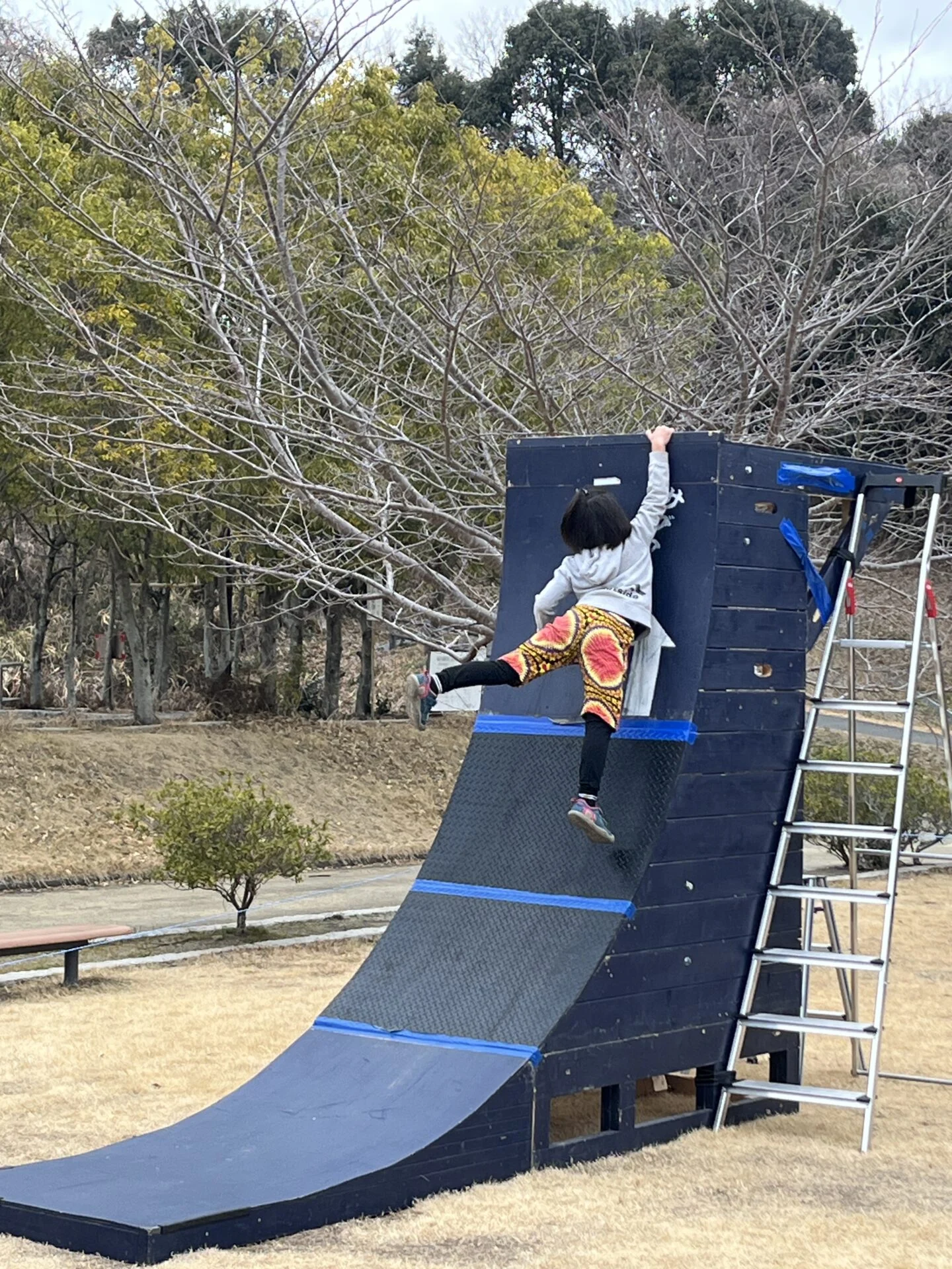 跳んで越えて登る！障害物のアクティビティ